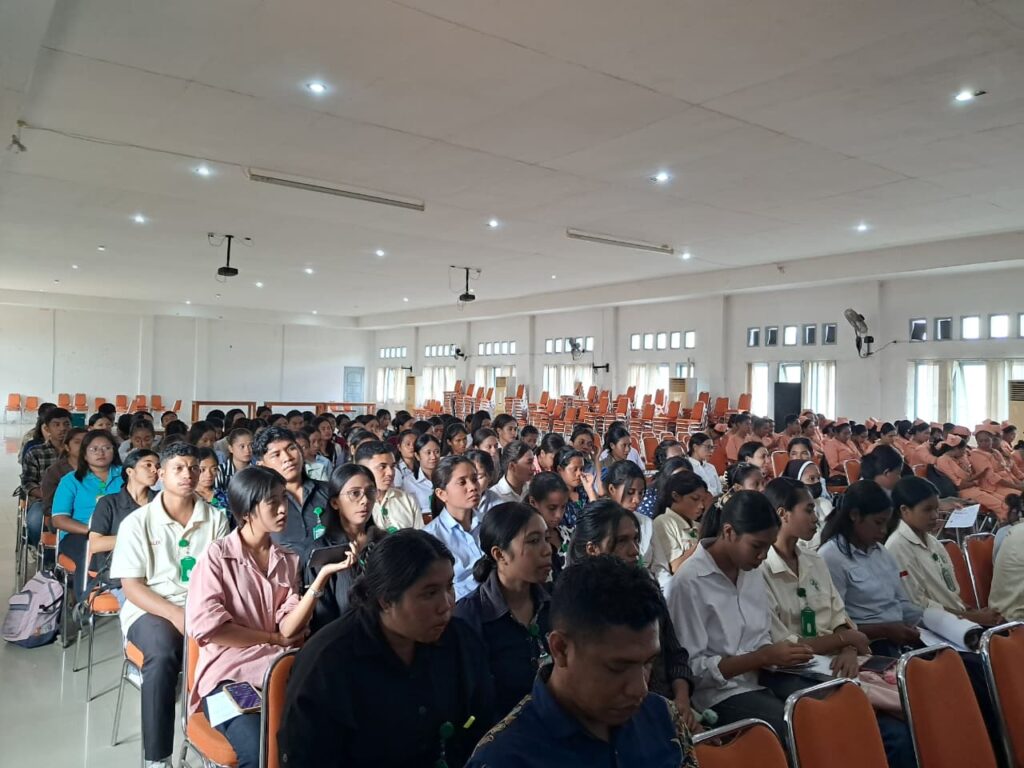 stikes st.elisabeth keuskupan maumere